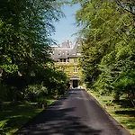 Отель Chateau Jeanne & The Forest - Chateau De Montvillargenne