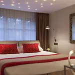 Chateau Jeanne & The Forest - Chateau De Montvillargenne Hotel