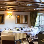 Отель Chateau Jeanne & The Forest - Chateau De Montvillargenne