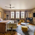 Отель Chateau Jeanne & The Forest - Chateau De Montvillargenne