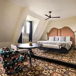 Chateau Jeanne & The Forest - Chateau De Montvillargenne Hotel