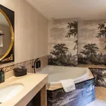 Chateau Jeanne & The Forest - Chateau De Montvillargenne 4*