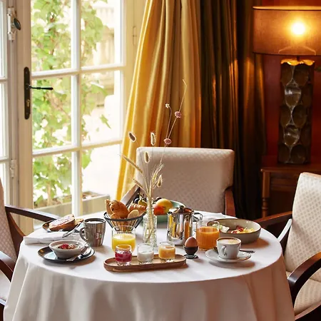 Chateau De Montvillargenne Hotel