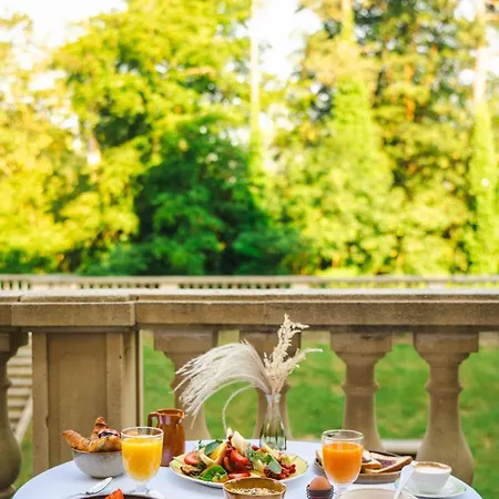 Chateau De Montvillargenne 4*