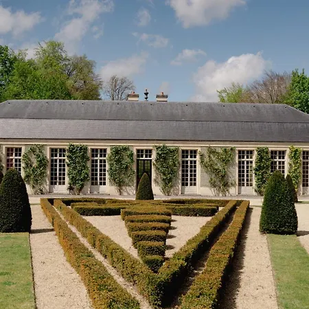 Chateau De Montvillargenne 4*