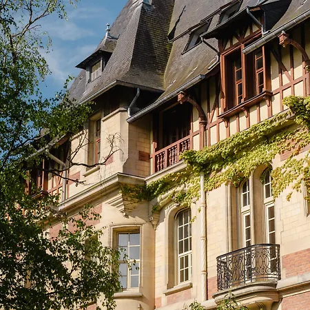 Chateau Jeanne & The Forest - Chateau De Montvillargenne 4*