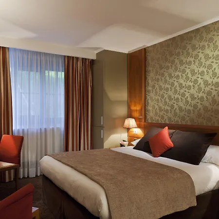 Chateau Jeanne & The Forest - Chateau De Montvillargenne 4*