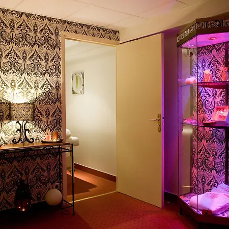 Chateau Jeanne & The Forest - Chateau De Montvillargenne 4*