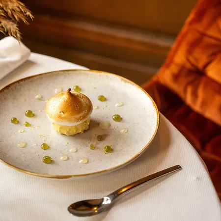 Chateau Jeanne & The Forest - Chateau De Montvillargenne Hotel