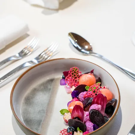 Chateau Jeanne & The Forest - Chateau De Montvillargenne Hotel 4*