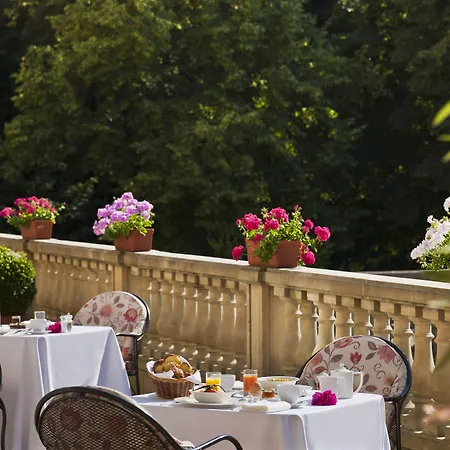 Hotel Chateau Jeanne & The Forest - Chateau De Montvillargenne 4*