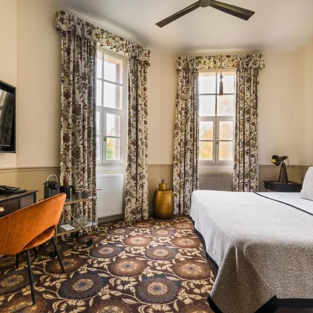 Chateau Jeanne & The Forest - Chateau De Montvillargenne