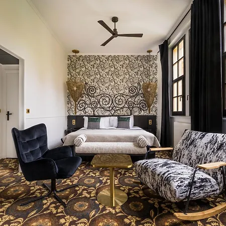 Chateau Jeanne & The Forest - Chateau De Montvillargenne Hotel 4*