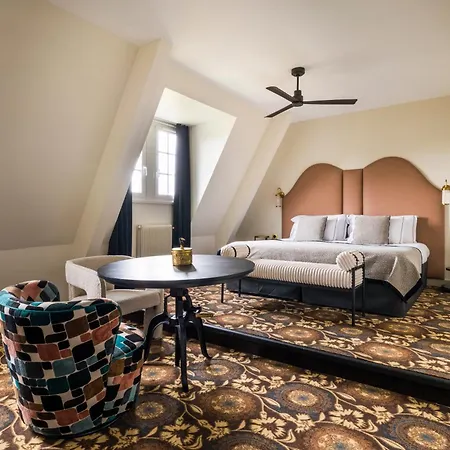 Chateau Jeanne & The Forest - Chateau De Montvillargenne Hotel