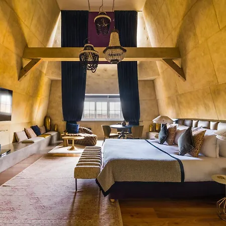 Chateau Jeanne & The Forest - Chateau De Montvillargenne