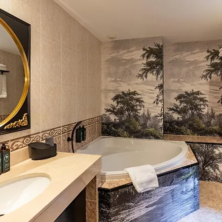 Chateau Jeanne & The Forest - Chateau De Montvillargenne 4*