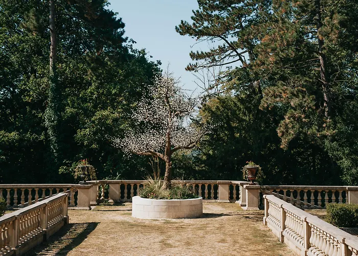 Chateau Jeanne & The Forest - Chateau De Montvillargenne Hotel