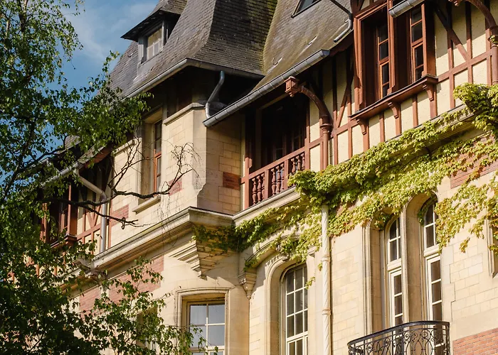 Chateau Jeanne & The Forest - Chateau De Montvillargenne 4*