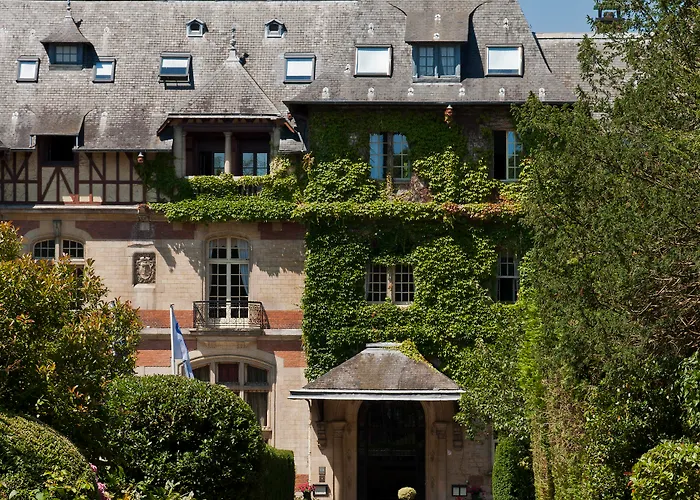 Chateau Jeanne & The Forest - Chateau De Montvillargenne Hotel