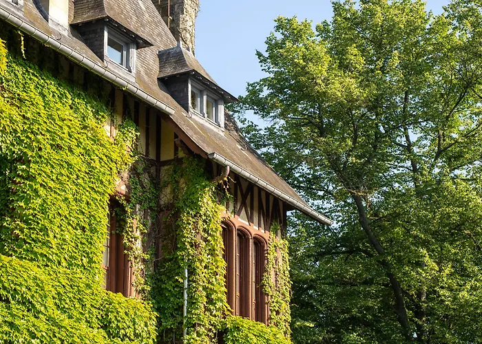 Chateau Jeanne & The Forest - Chateau De Montvillargenne 4*