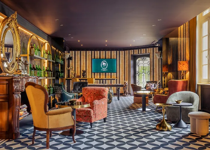 Chateau Jeanne & The Forest - Chateau De Montvillargenne Hotel