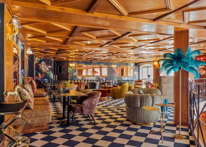 Chateau Jeanne & The Forest - Chateau De Montvillargenne 4*