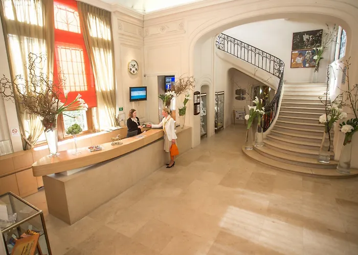 Chateau Jeanne & The Forest - Chateau De Montvillargenne 4* Gouvieux