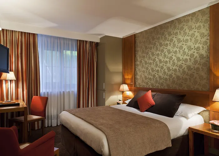 Chateau Jeanne & The Forest - Chateau De Montvillargenne 4*