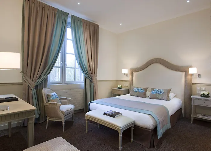 Chateau Jeanne & The Forest - Chateau De Montvillargenne Hotel 4*