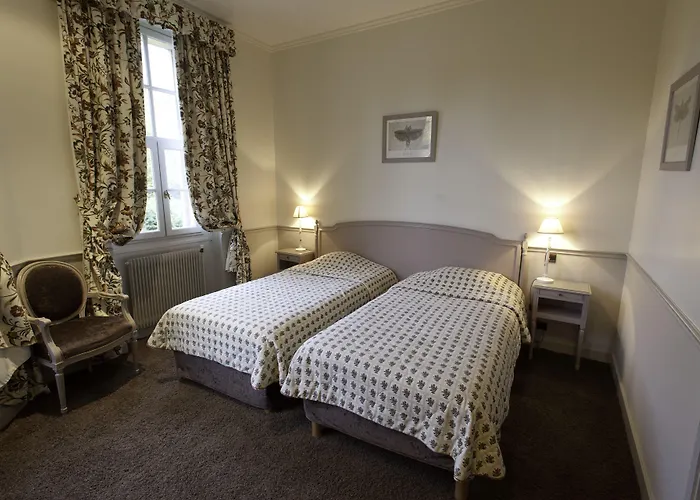 Chateau Jeanne & The Forest - Chateau De Montvillargenne