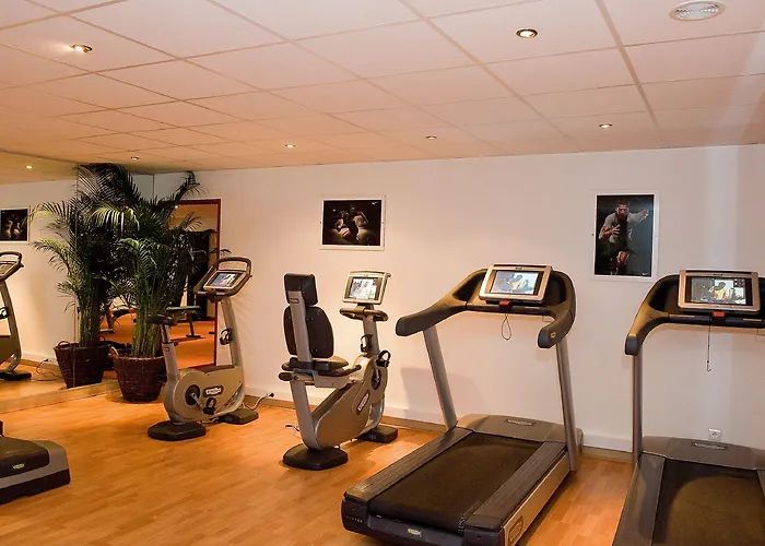 Chateau Jeanne & The Forest - Chateau De Montvillargenne Hotel