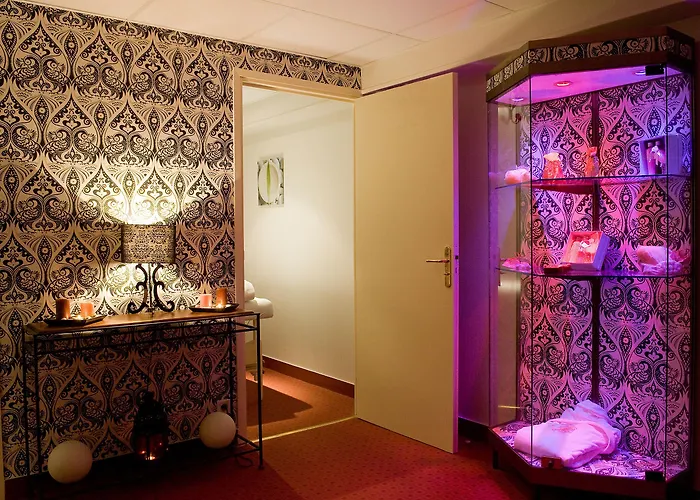 Chateau Jeanne & The Forest - Chateau De Montvillargenne 4*