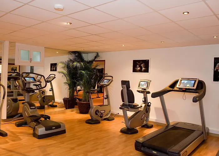 Chateau Jeanne & The Forest - Chateau De Montvillargenne Hotel 4*