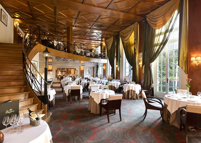 Chateau Jeanne & The Forest - Chateau De Montvillargenne 4*