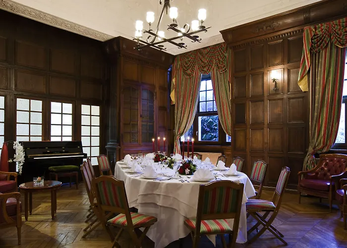 Chateau Jeanne & The Forest - Chateau De Montvillargenne 4* Gouvieux