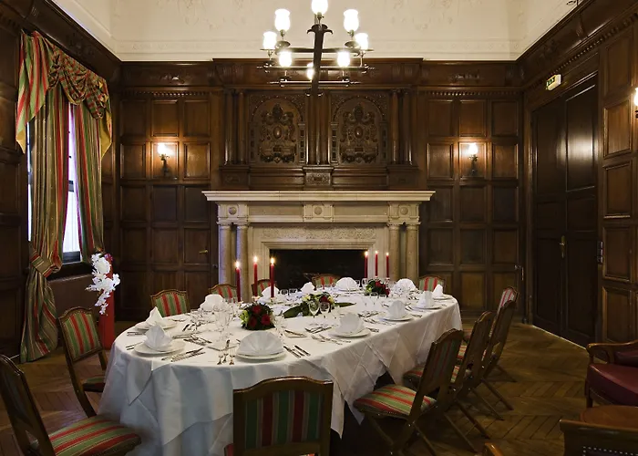 Chateau Jeanne & The Forest - Chateau De Montvillargenne Hotel