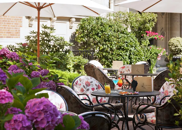 Hotel Chateau Jeanne & The Forest - Chateau De Montvillargenne