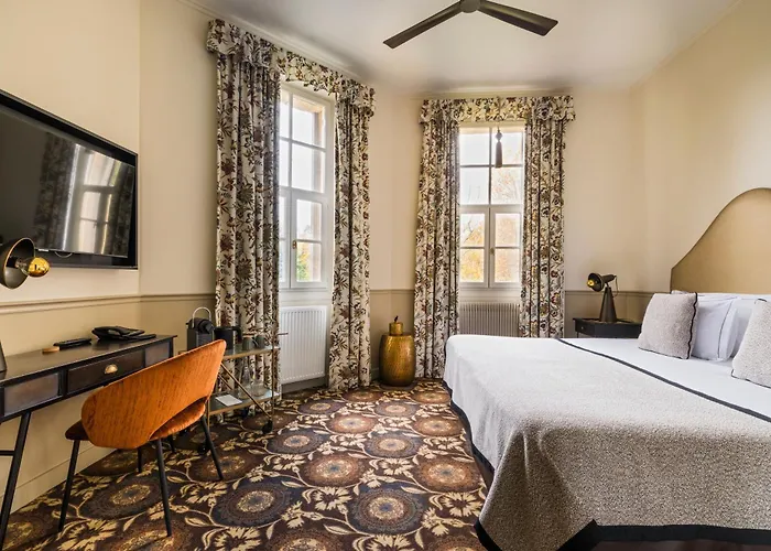 Chateau Jeanne & The Forest - Chateau De Montvillargenne