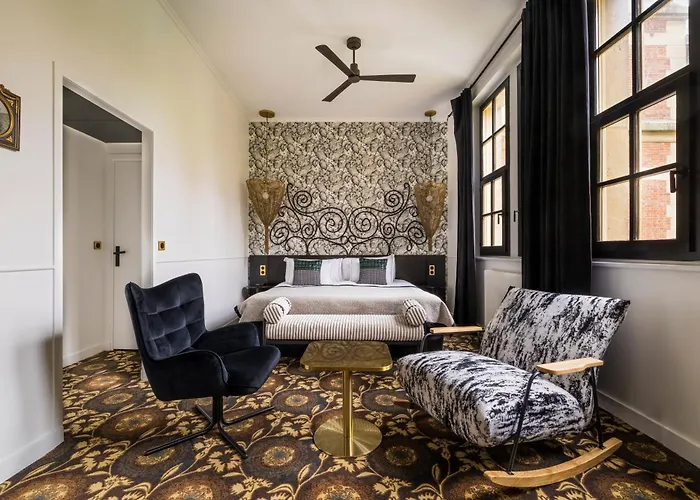 Chateau Jeanne & The Forest - Chateau De Montvillargenne Hotel 4*