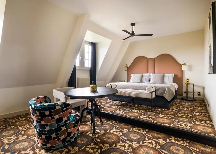 Chateau Jeanne & The Forest - Chateau De Montvillargenne Hotel