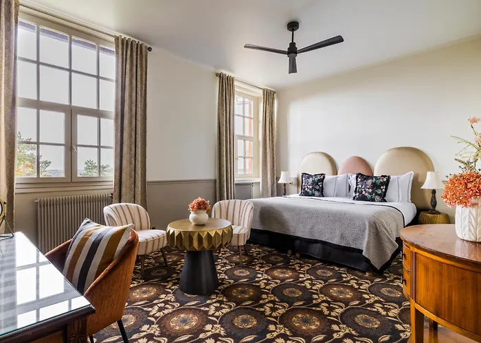 Hotel Chateau Jeanne & The Forest - Chateau De Montvillargenne 4*