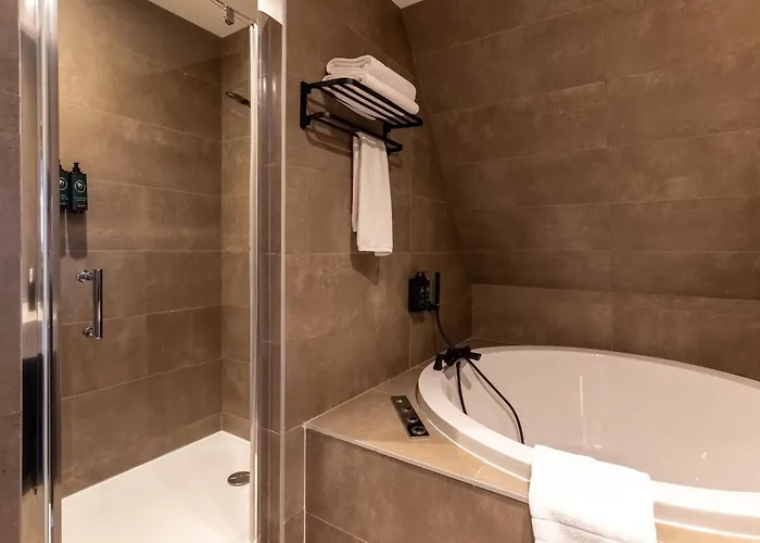 Hotel Chateau Jeanne & The Forest - Chateau De Montvillargenne 4*