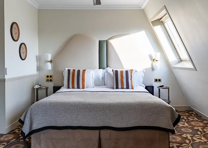 Chateau Jeanne & The Forest - Chateau De Montvillargenne 4*