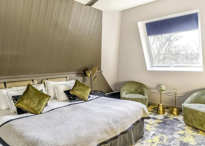 Chateau Jeanne & The Forest - Chateau De Montvillargenne Hotel 4*